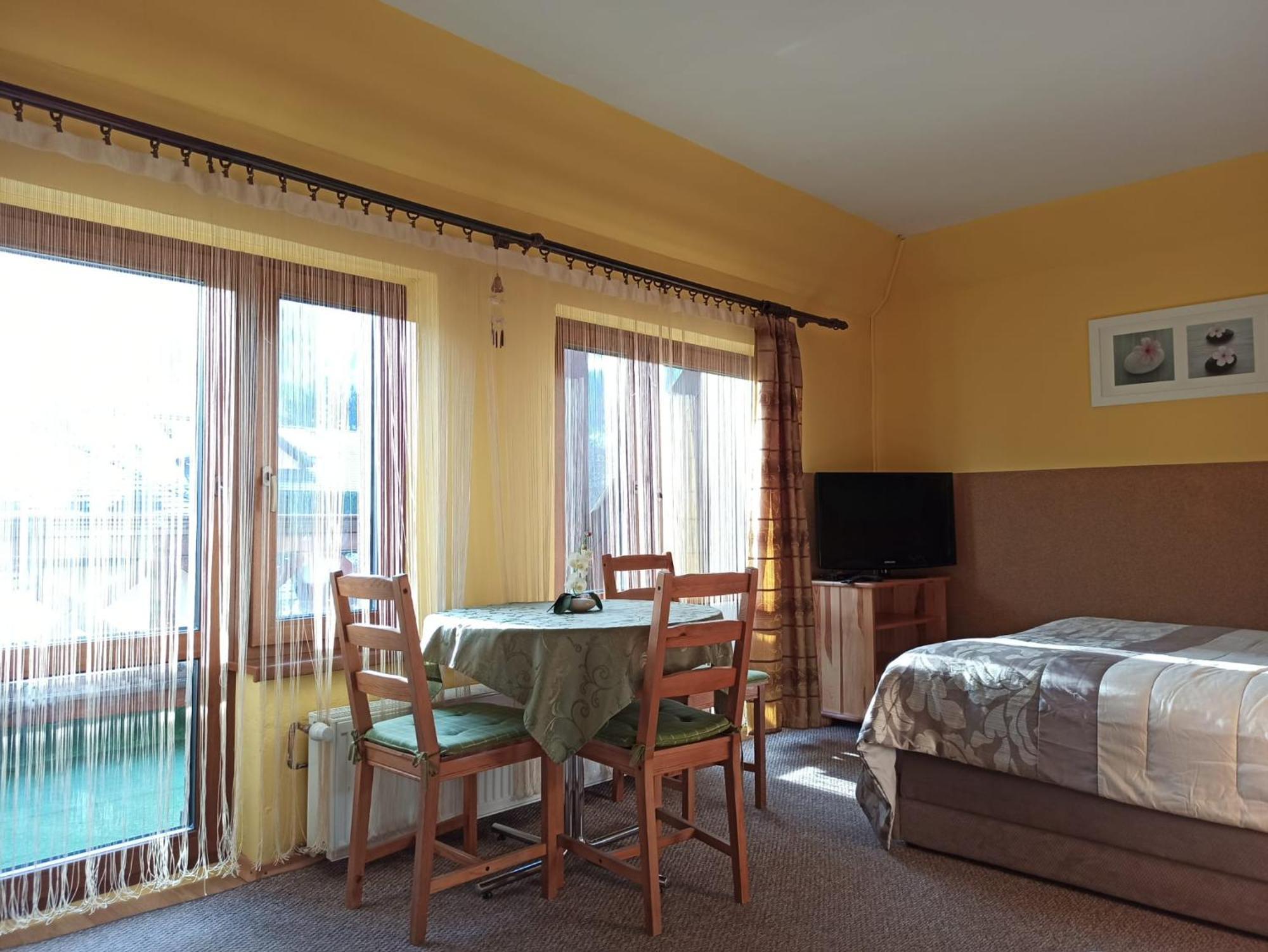 Olimp Pokoje I Apartamenty 什切尔克 外观 照片